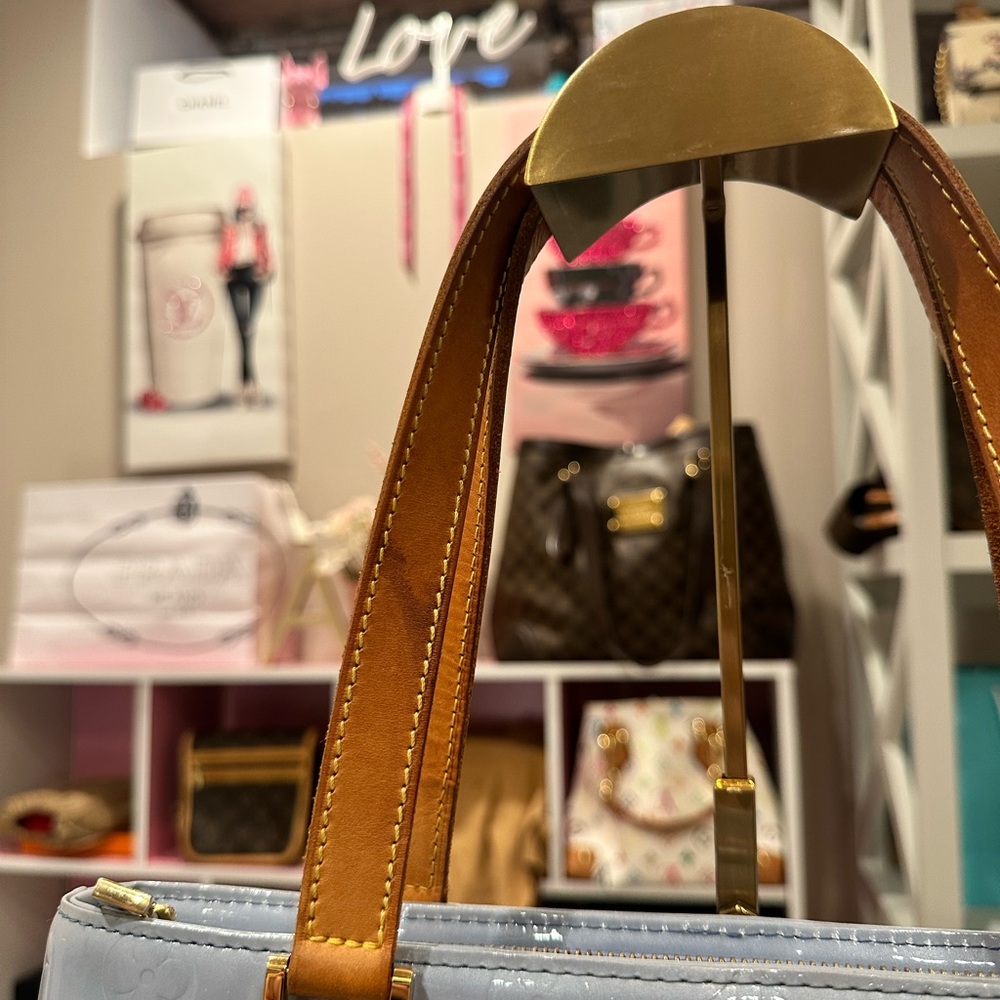 Louis Vuitton Periwinkle Monogram Vernis Houston - Picture 7 of 16